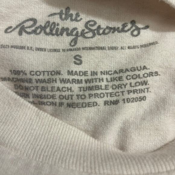 Urban Outfitters NWOT Rolling Stones Bridges To Babylon Graphic Tee Small - Picture 4 of 4